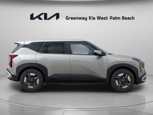 New 2027 Kia Seltos LX FWD image 9