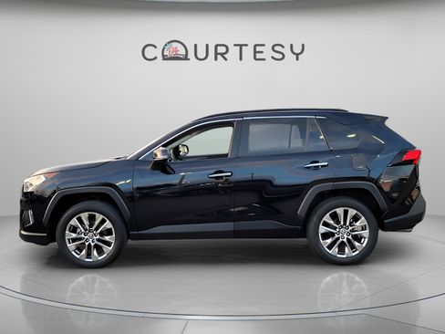 Used 2021 Toyota RAV4 Limited image 2