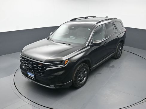 Certified 2023 Honda Pilot TrailSport image 36
