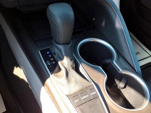 Certified 2022 Toyota Camry LE image 20