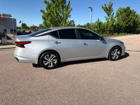 Used 2025 Nissan Altima 2.5 S FWD image 10