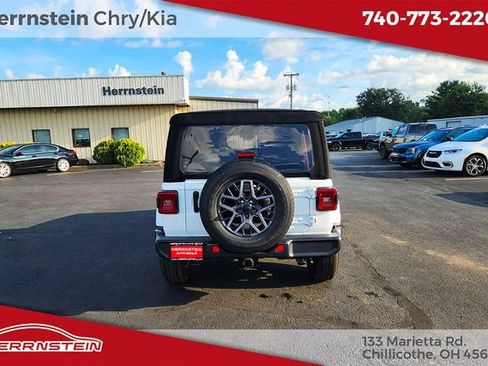 Used 2024 Jeep Wrangler Unlimited Sahara AWD/4WD image 28