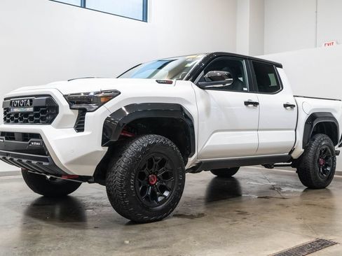 Used 2025 Toyota Tacoma TRD Pro AWD/4WD image 3