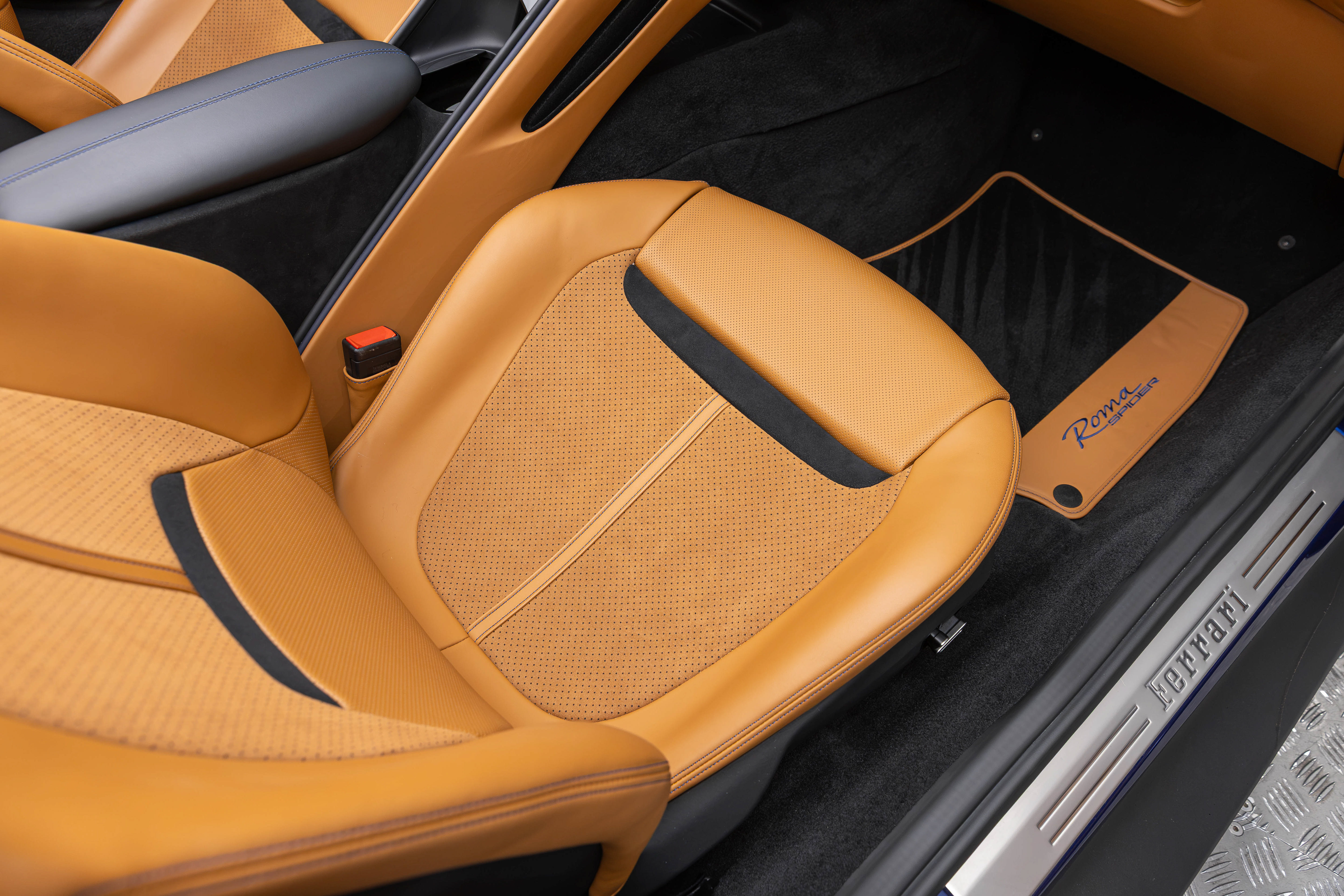 Used 2025 Ferrari Roma Spider RWD image 35