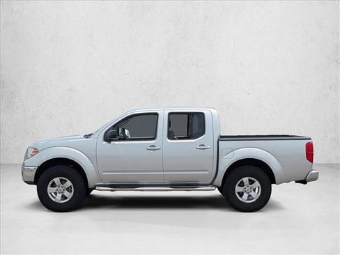 Used 2010 Nissan Frontier SE RWD image 8
