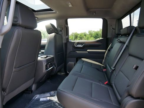 New 2026 GMC Sierra 1500 Denali w/ Denali Reserve Package AWD/4WD image 9