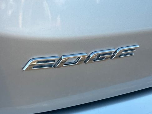 Used 2019 Ford Edge SE image 27