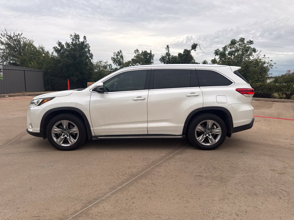 Used 2019 Toyota Highlander Limited FWD image 2