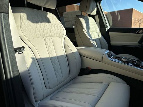 New 2026 BMW X7 M60i image 25