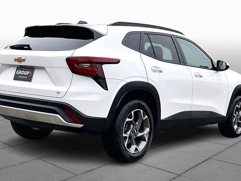 Used 2025 Chevrolet Trax LT w/ LT Convenience Package image 13