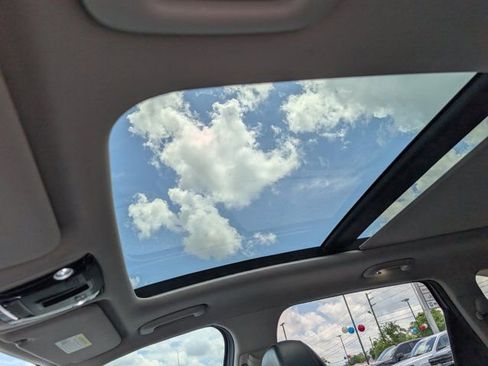 Used 2022 Kia Sorento EX w/ Panoramic Sunroof Package FWD image 17