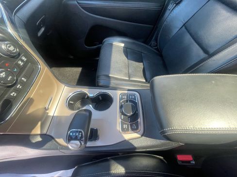 Used 2015 Jeep Grand Cherokee Overland image 16