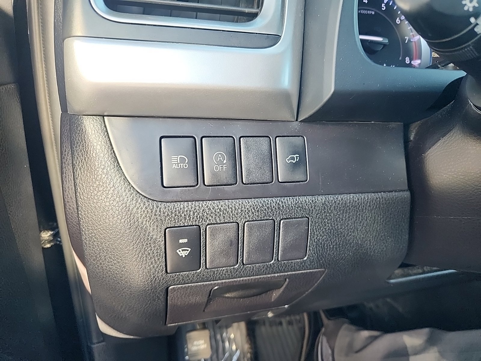 Used 2019 Toyota Highlander XLE AWD/4WD image 31
