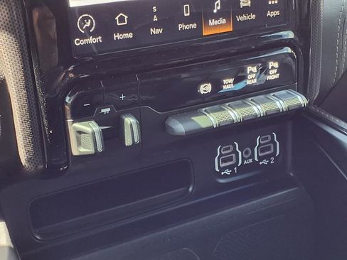 Used 2024 RAM 3500 Limited image 9