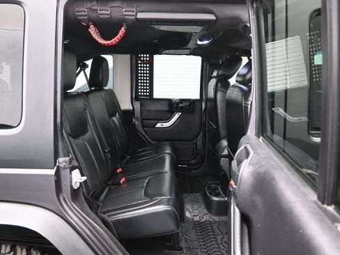 Used 2016 Jeep Wrangler Unlimited Rubicon image 12