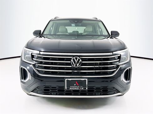 Used 2024 Volkswagen Atlas SE image 2