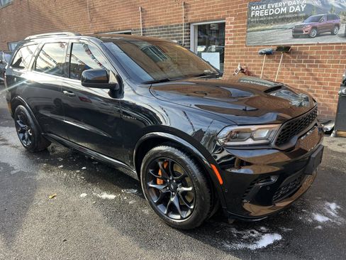 Used 2023 Dodge Durango R/T w/ Hemi Orange Plus Package image 3
