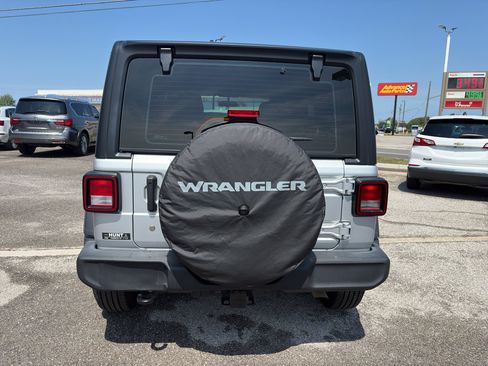 Used 2024 Jeep Wrangler Unlimited Sport AWD/4WD image 6