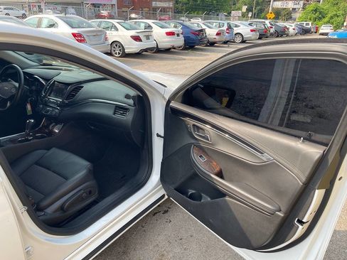 Used 2014 Chevrolet Impala LT w/ Convenience Package image 16