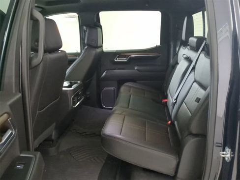 Used 2022 Chevrolet Silverado 1500 High Country w/ Technology Package image 18