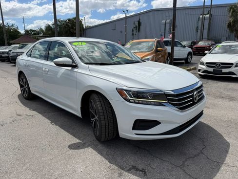 Used 2021 Volkswagen Passat 2.0T SE image 3