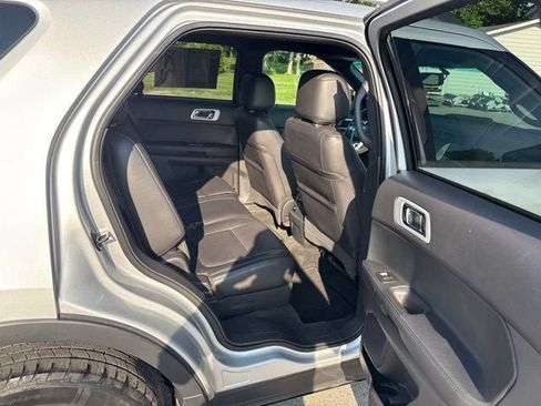 Used 2014 Ford Explorer XLT w/ Equipment Group 202A AWD/4WD image 10