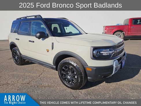 Used 2025 Ford Bronco Sport Badlands image 1