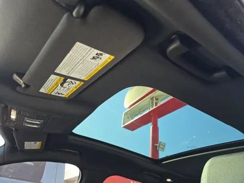 Used 2019 Jaguar F-PACE Premium image 15