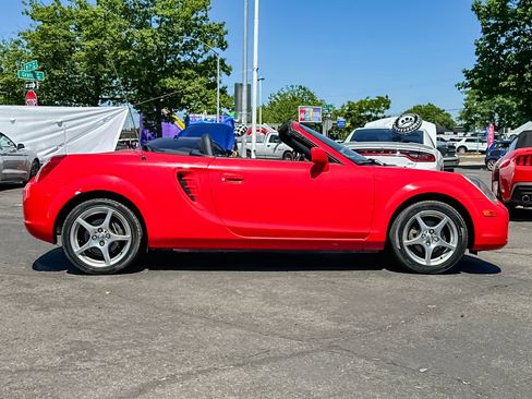 Used 2005 Toyota MR2 RWD image 2