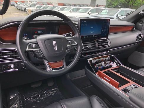 Used 2022 Lincoln Navigator Reserve image 13