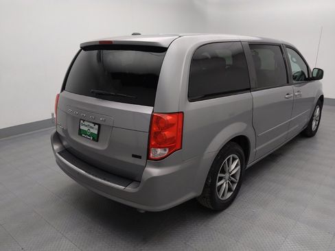 Used 2016 Dodge Grand Caravan SE image 9