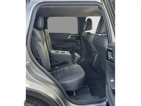 Used 2024 Mitsubishi Outlander SE Black Edition image 10