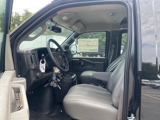 New 2025 GMC Savana 3500 Extended w/ Driver Convenience Package RWD image 17