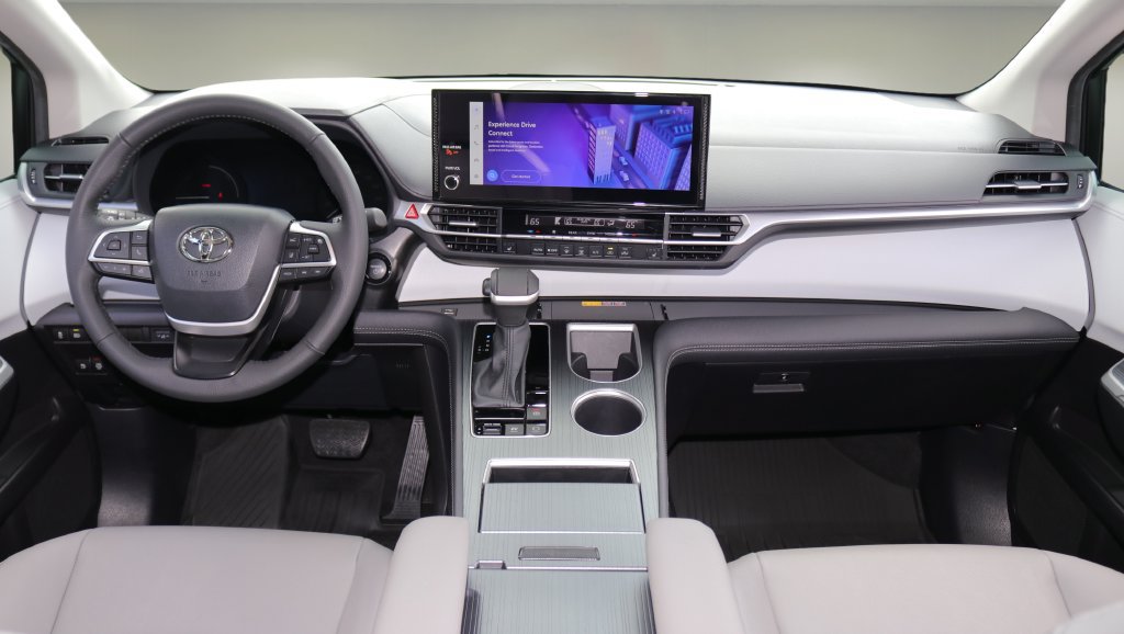 Certified 2026 Toyota Sienna XLE FWD image 13
