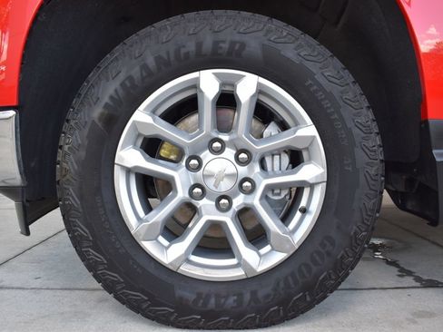 Used 2022 Chevrolet Silverado 1500 LT AWD/4WD image 14