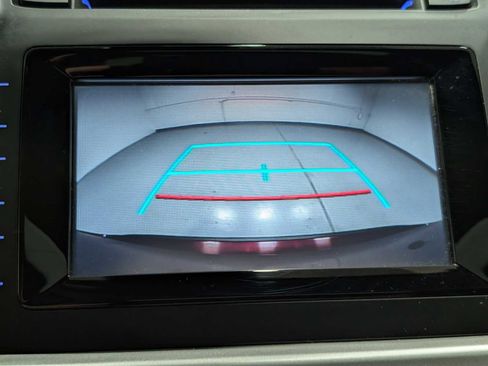 Used 2018 Toyota Highlander LE image 26