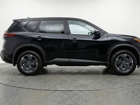 Used 2025 Nissan Rogue SV image 11