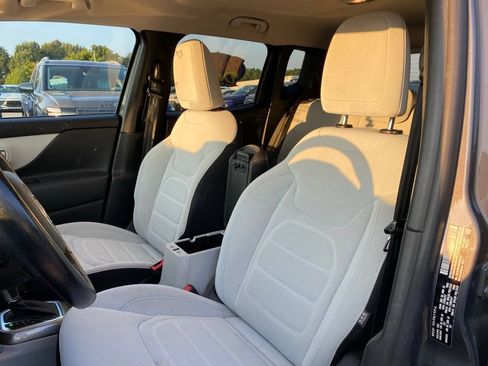 Used 2022 Jeep Renegade Latitude w/ Convenience Group AWD/4WD image 10