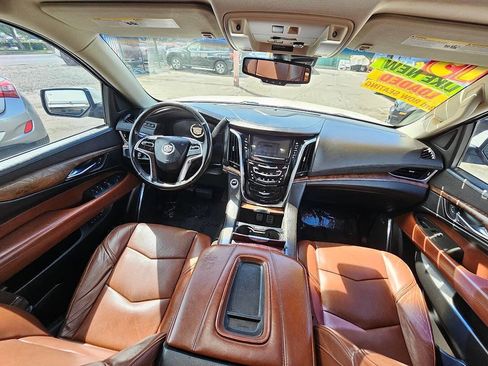 Used 2015 Cadillac Escalade Luxury image 11