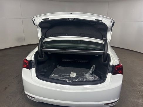 Used 2017 Acura TLX image 18