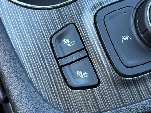 Certified 2023 GMC Acadia SLT image 15