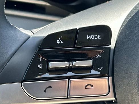 Certified 2022 Hyundai Elantra Limited FWD image 29