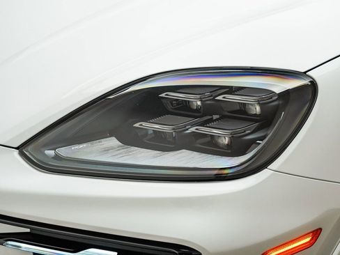 Certified 2025 Porsche Cayenne image 11