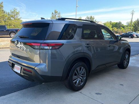 Used 2025 Nissan Pathfinder SV FWD image 6