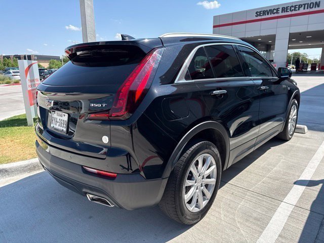 Used 2023 Cadillac XT4 Luxury w/ Cold Weather Package FWD image 7