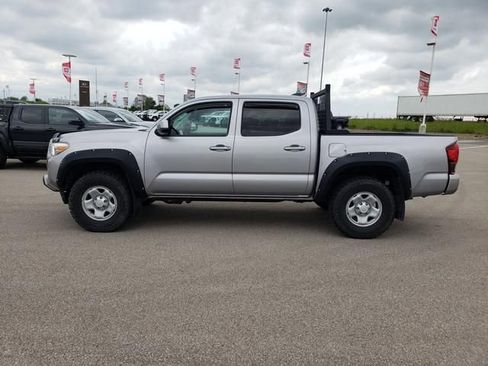 Used 2020 Toyota Tacoma SR AWD/4WD image 9
