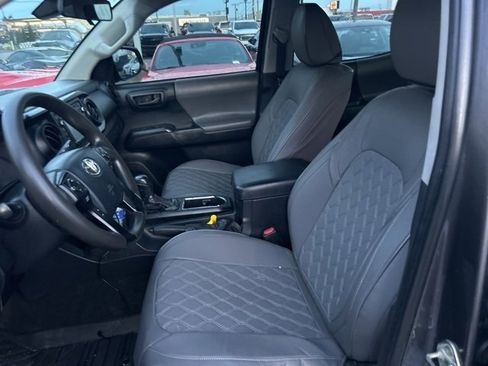 Used 2018 Toyota Tacoma SR w/ SR Convenience Package image 9