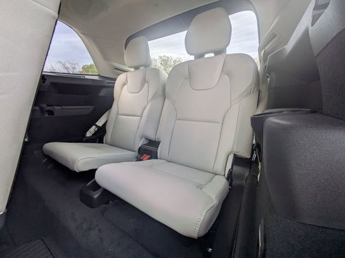New 2026 Volvo XC90 T8 Ultra w/ Protection Package Premier AWD/4WD image 17