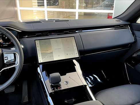 Used 2025 Land Rover Range Rover Sport SE image 6