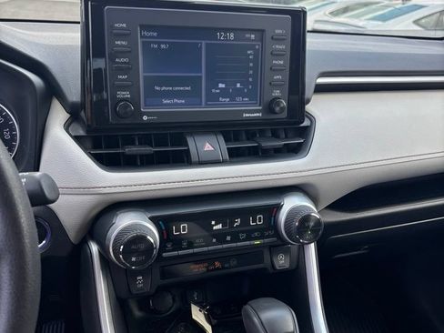 Used 2022 Toyota RAV4 XLE AWD/4WD image 25